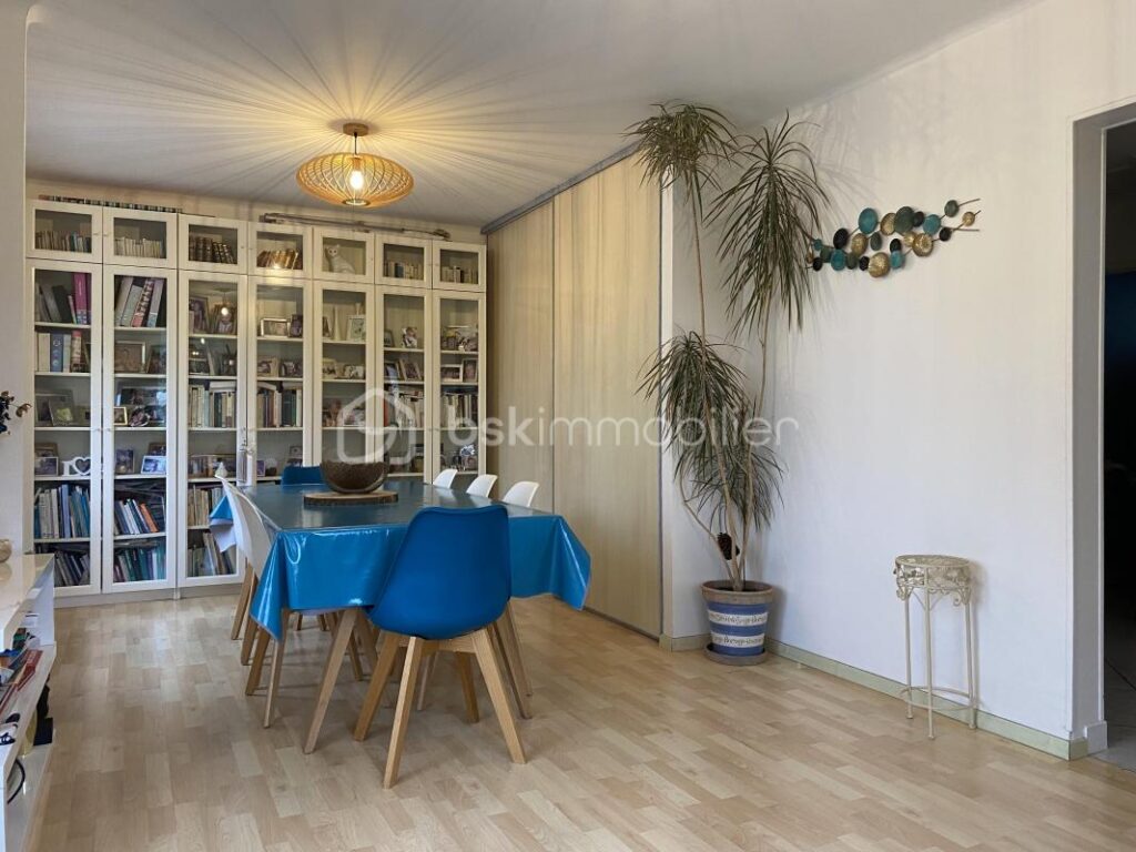 MAISON DE 190 m2-TERRAIN 15199 M2- 4 CHAMBRES-2 SALLES D’EAU-2 WC-PISCINE-GARAGE-ECURIE 33M2 – 7 pièces – 4 chambres – 190 m²