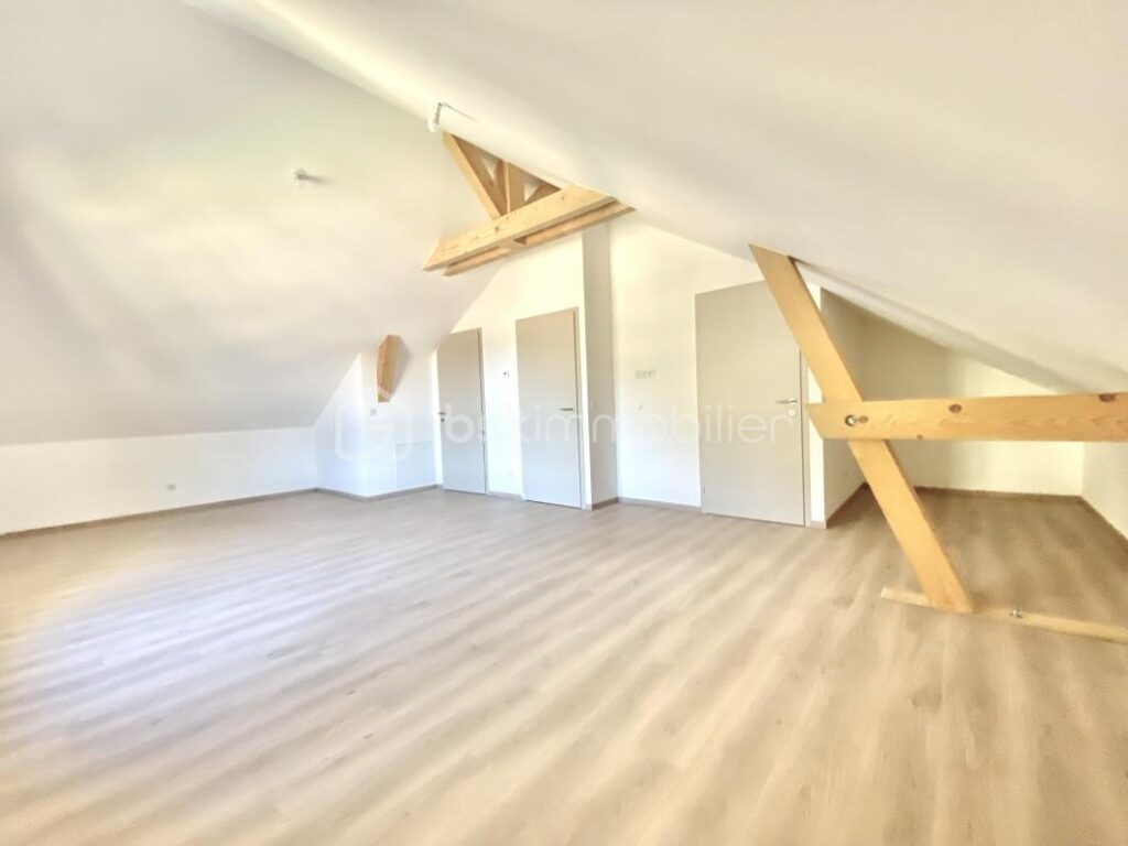 Magnifique maison 5 pièces sur 1088m2 de terrain à l&rsquo;entrée de Sillingy – 5 pièces – 4 chambres – 154 m²