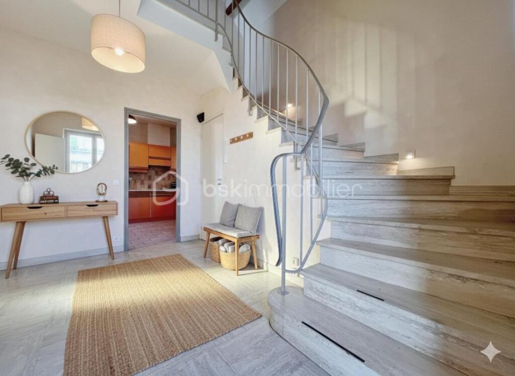 Marly-le-Roi – Spacieuse maison familiale avec vue dégagée sur Paris – 7 pièces – 4 chambres – 152 m²