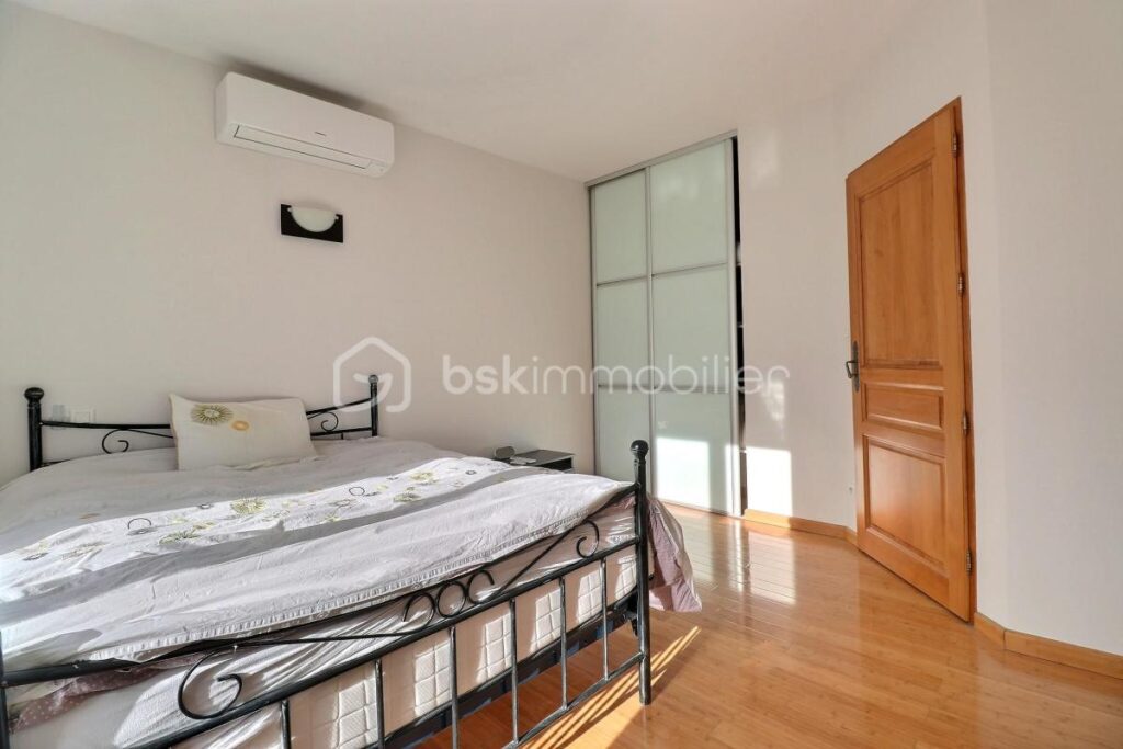 Villa 193m² Thiers 63300 – 6 pièces – 4 chambres – 193 m²