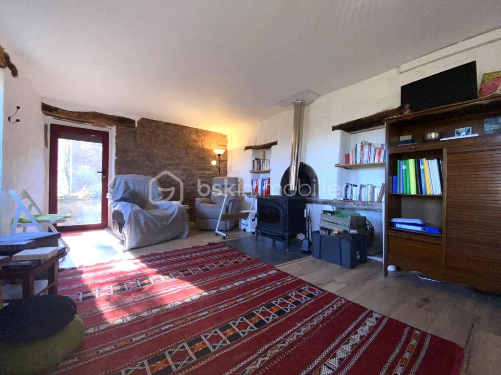 Charme, nature & autonomie – 147 m² + grange – Sud Aveyron – 5 pièces – 3 chambres – 147 m²