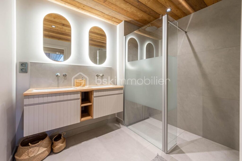 CHALET AVEC MAZOT LA CLUSAZ SECTEUR L ETALE – 9 pièces – 7 chambres – 216 m²