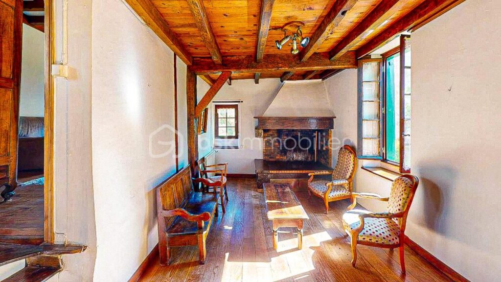 Ancien moulin sur un terrain plat de 8023m² proche du centre ville d’Hasparren ! – 6 pièces – 4 chambres – 128 m²