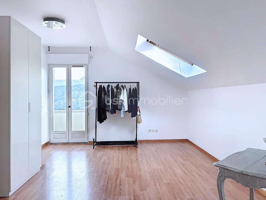Spacieuse maison dans secteur calme, à 5min de Varces – 5 pièces – 4 chambres – 183 m²