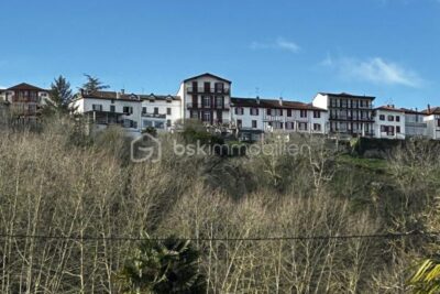 Joli appartement lumineux et atypique à Cambo-les-bains – 3 pièces – 2 chambres – 63 m²