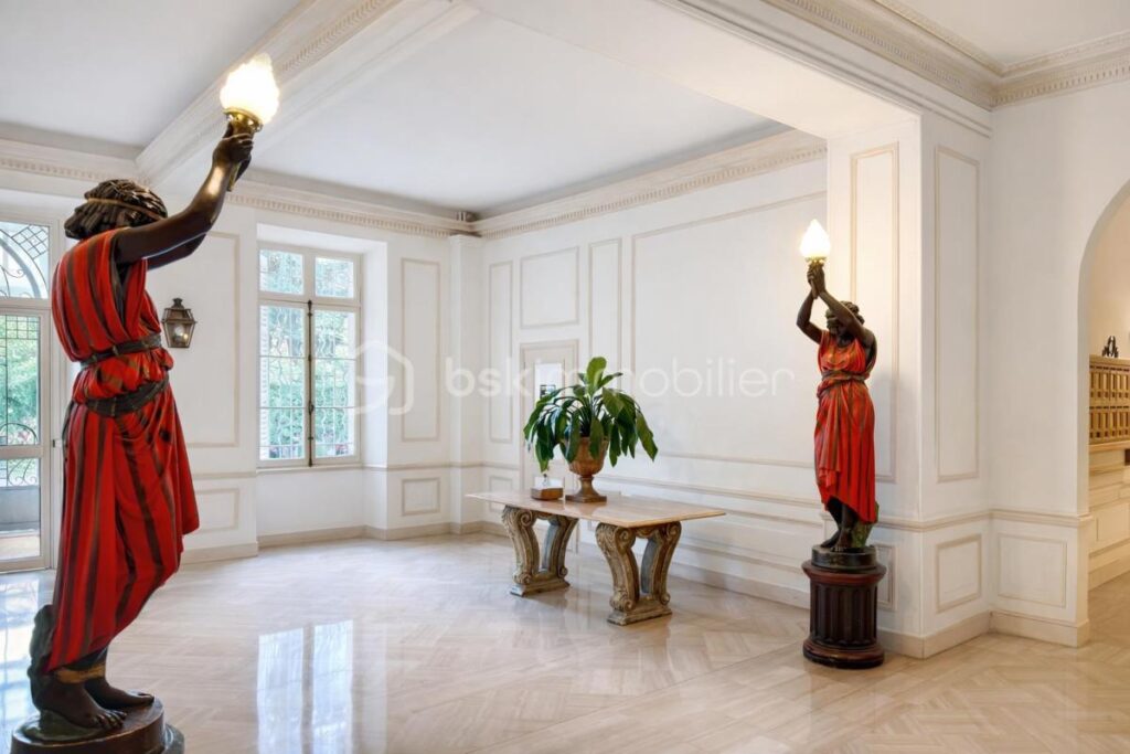 CANNES MONTROSE – STUDIO REFAIT A NEUF – VUE MER PANORAMIQUE – DERNIER ETAGE – 1 pièce – 1 chambre – 18 m²