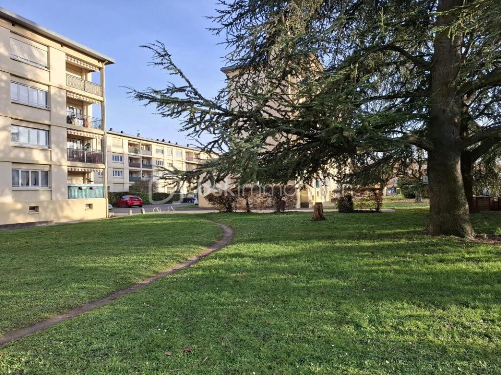 Appartement T3 traversant Est/Ouest – 70 m² – Balcon & vue montagnes – 3 pièces – 2 chambres – 70 m²