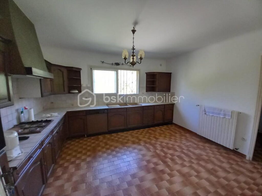 PROPRIETE avec Vue sur le Pont du Gard – Rare sur le secteur – 9 pièces – 6 chambres – 248 m²