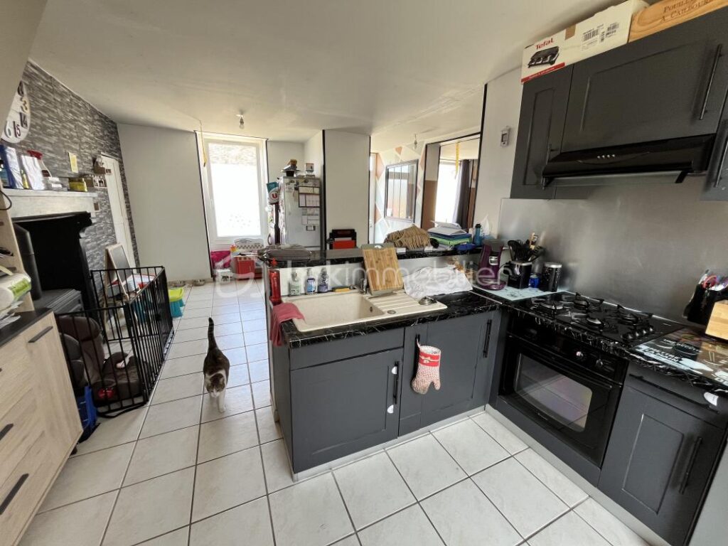 Charmante maison de village en pierre – 4 pièces – 3 chambres – 91 m²