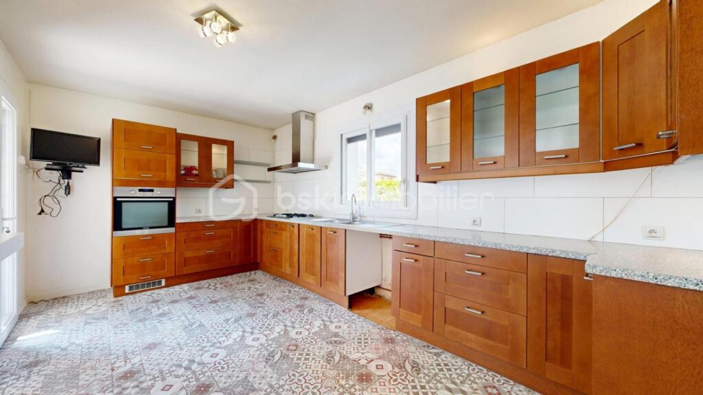 MAISON INDIVIDUELLE – PISCINE – TOURNEFEUILLE – CALME – 137m2 – DOUBLE VITRAGE – PROCHE AIRBUS- ROCADE ARC-EN-CIEL – 5 pièces – 3 chambres – 137 m²