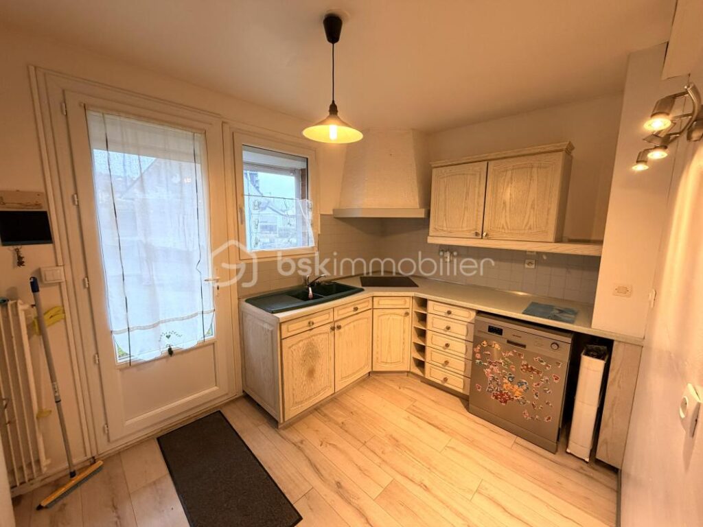 Maison semi mitoyenne avec vue dégagée à 15 min à pied de la mer – 5 pièces – 3 chambres – 119 m²