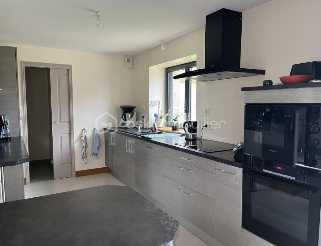 Magnifique propriété avec son exploitation équestre et 37 hectares de terrain – 7 pièces – 4 chambres – 230 m²