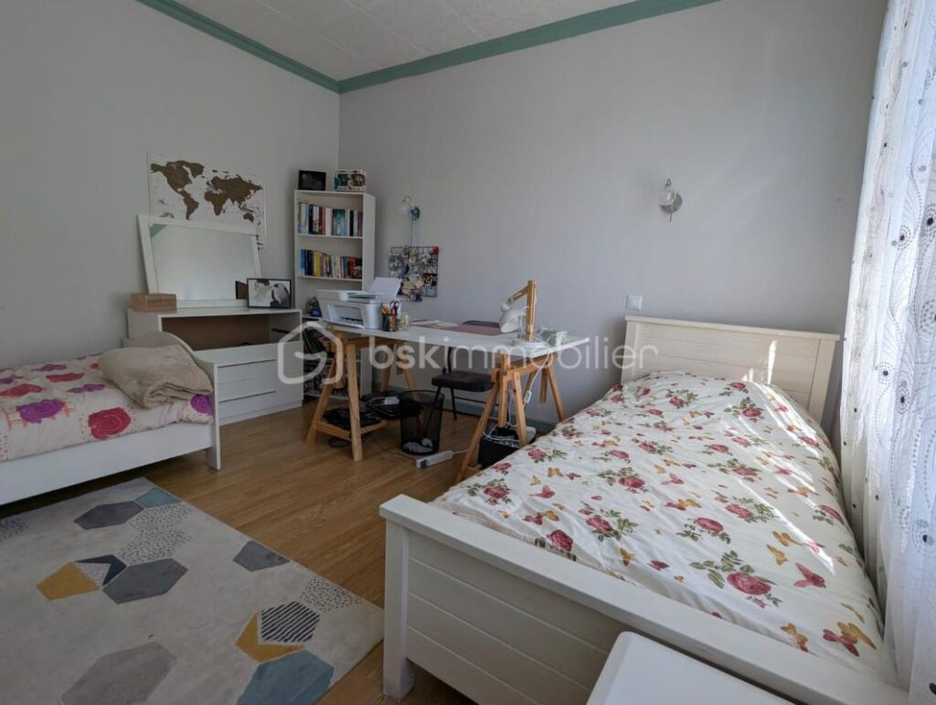 Charmante demeure avec vue imprenable sur le Château de Château-Thierry – 185 m², terrasse et dépendance locative – 7 pièces – 5 chambres – 185 m²