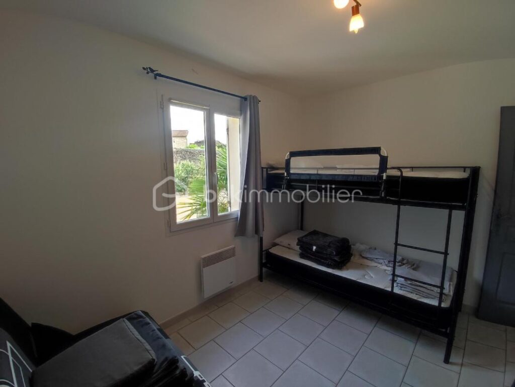 Plain-pied de 2010 avec piscine – 5 pièces – 3 chambres – 100 m²