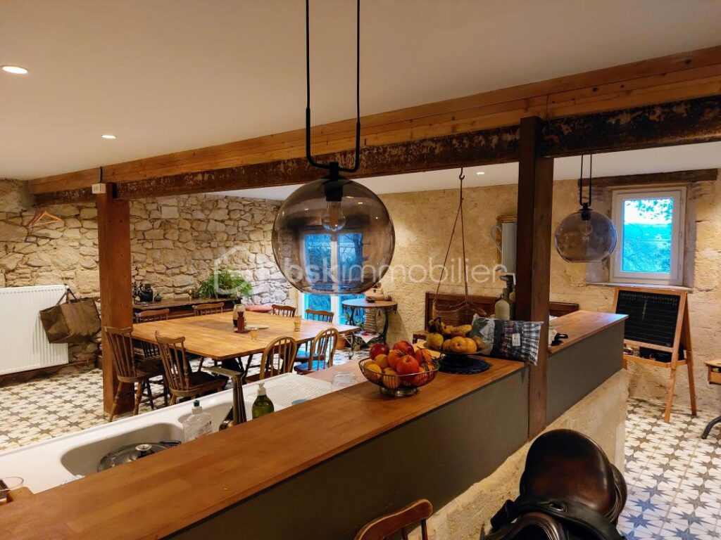 Maison 242m2 avec installations équestre, terrain 8000m2 – 7 pièces – 4 chambres – 242 m²