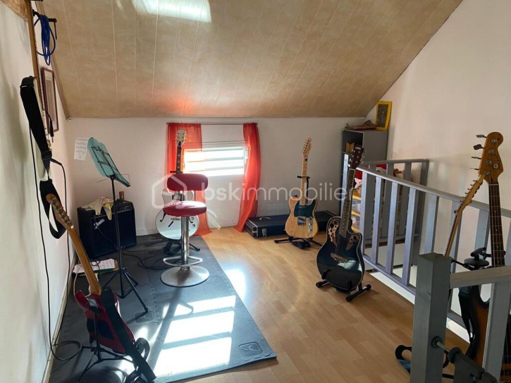Maison de 165m² – 7 pièces – 6 chambres – 165 m²