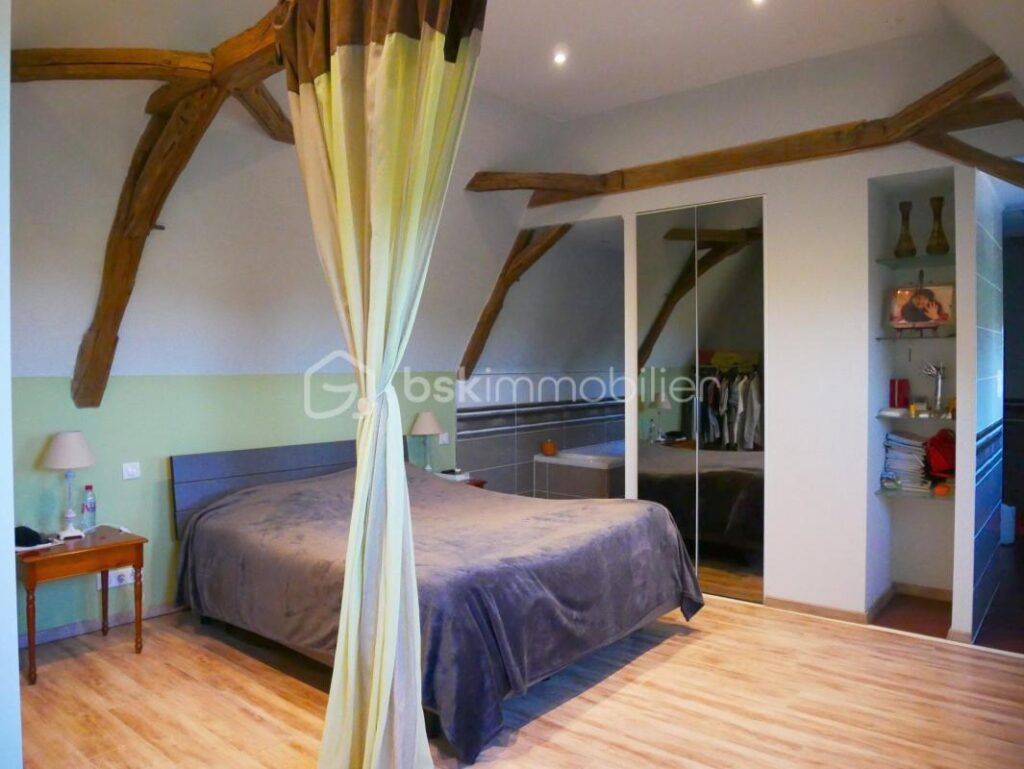 ANCIENNE FERME RÉNOVÉE – 7 pièces – 5 chambres – 316 m²