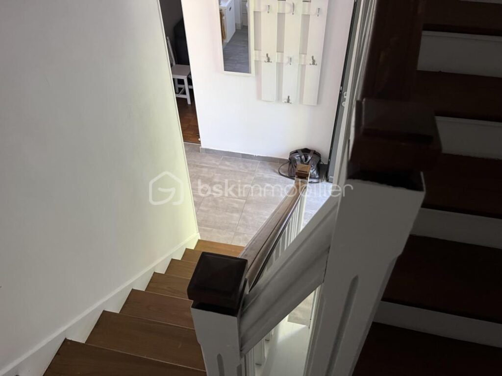 POSITION DOMINANTE À TRÉLISSAC – 8 pièces – 5 chambres – 193 m²