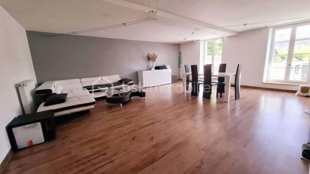 UN SUPERBE APPARTEMENT AVEC UN BEAU JARDIN – 5 pièces – 3 chambres – 131 m²