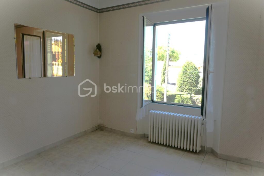 Maison de maître avec Jardin sans vis à vis proche centre ville, commodités et transports ! – 5 pièces – 3 chambres – 99 m²