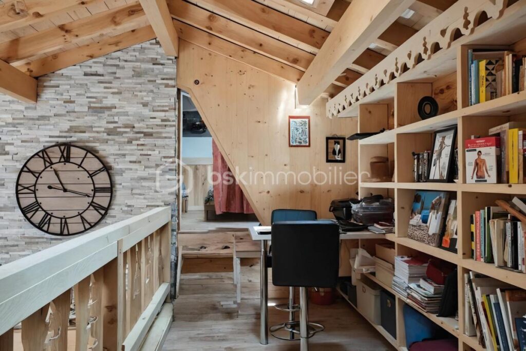 À Vendre : Haut de Chalet à Colmars – Charme et Confort en Montagne – 4 pièces – 3 chambres – 128 m²