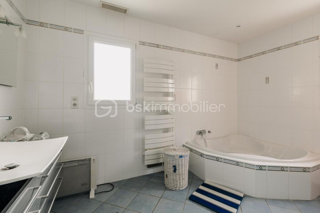 EXCLUSIVITE A SAISIR – 6 pièces – 3 chambres – 164 m²