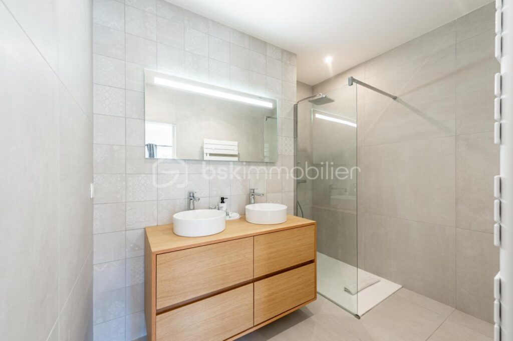 EXCLUSIVITE SUPERBE APPARTEMENT TRIPLEX 127 M2 CENTRE VILLE ANNECY – 6 pièces – 4 chambres – 127 m²