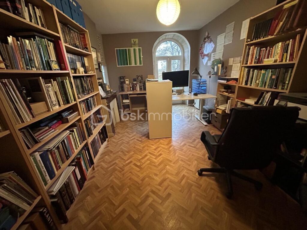 Belle maison en pierres, Dépendances –garage–3 ha 82 – 8 pièces – 6 chambres – 250 m²