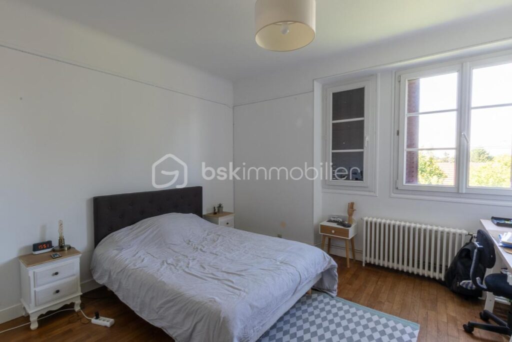 Maison bourgeoise – 8 pièces – 6 chambres – 230 m²