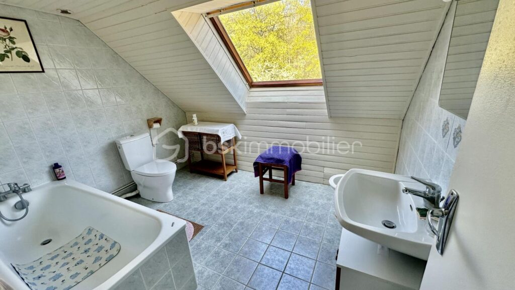 Maison – 8 pièces – 4 chambres – 145 m²