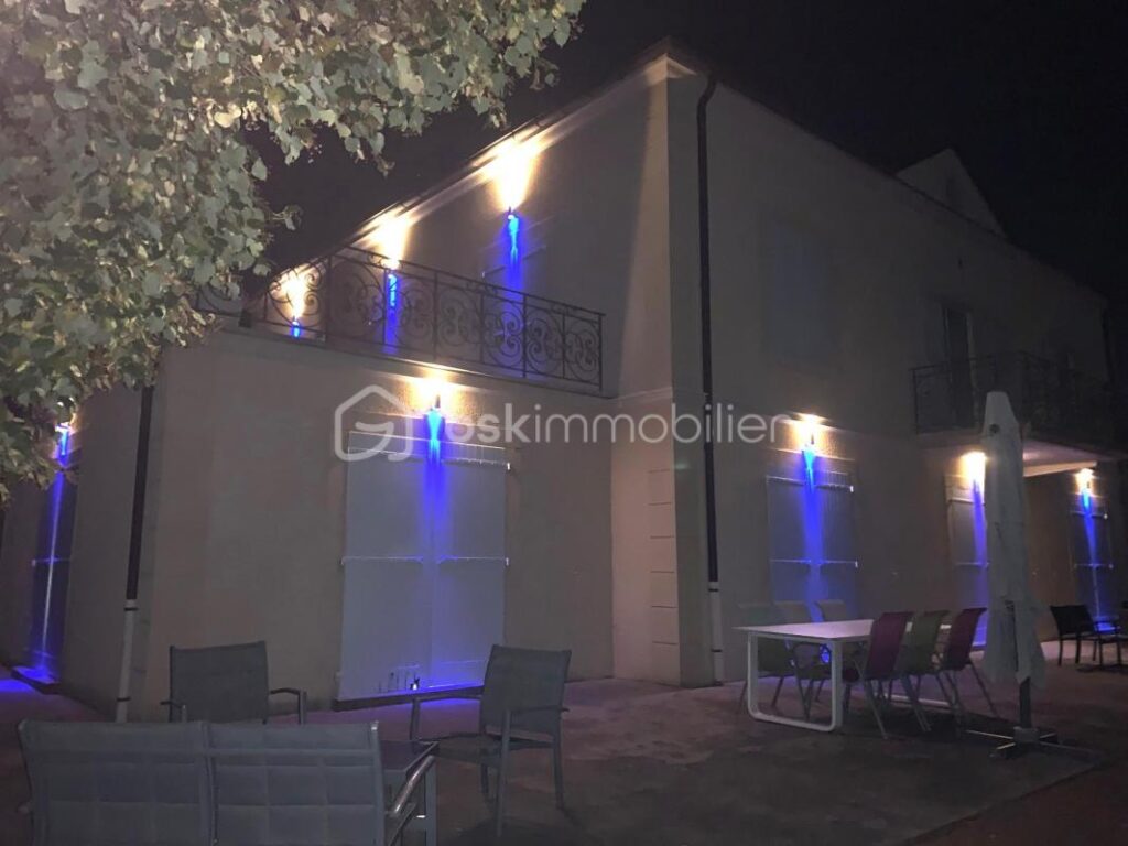 A proximité de Roanne, Villerest 42300, superbe maison de caractère, 9 pièces, 6 chambres, cadre de vie exceptionnel et vue panoramique sur le lac de VILLEREST – 9 pièces – 6 chambres – 377 m²