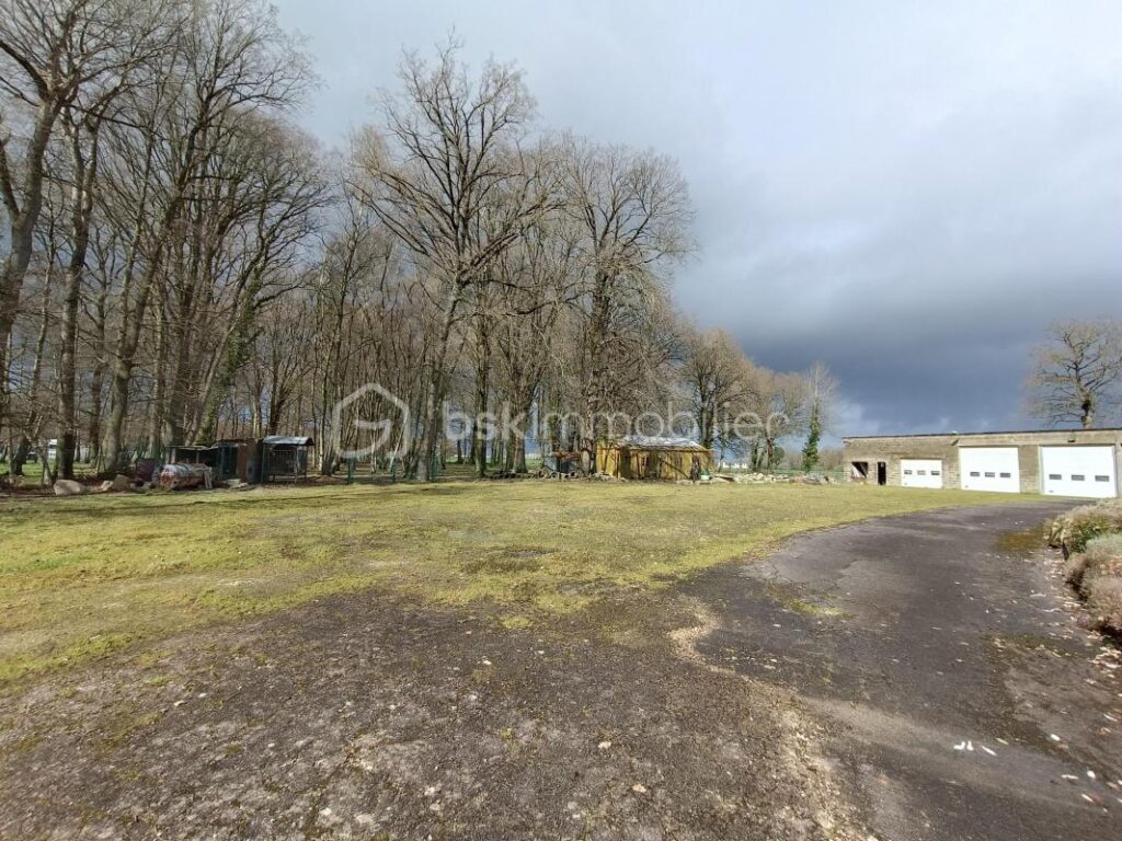 Maison 13 pièces 240m² – 13 pièces – 6 chambres – 240 m²