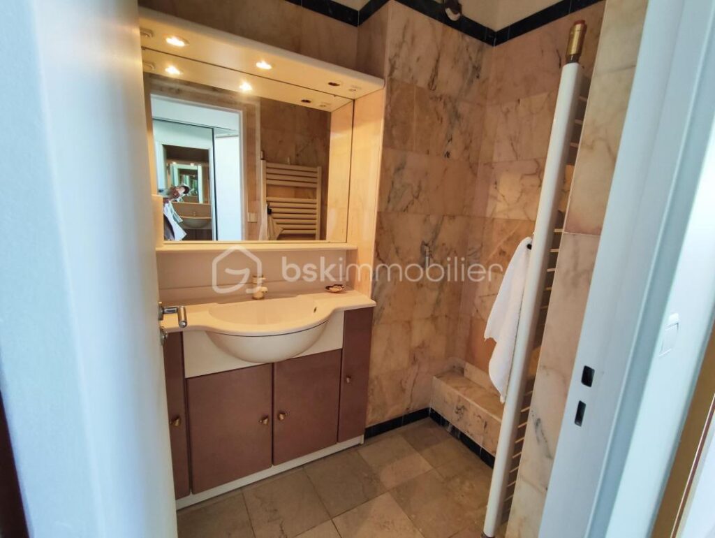 Paris 13ème spacieux 4 pièces calme, lumineux, sans vis à vis et en parfait état avec cave et parking – 4 pièces – 3 chambres – 88 m²