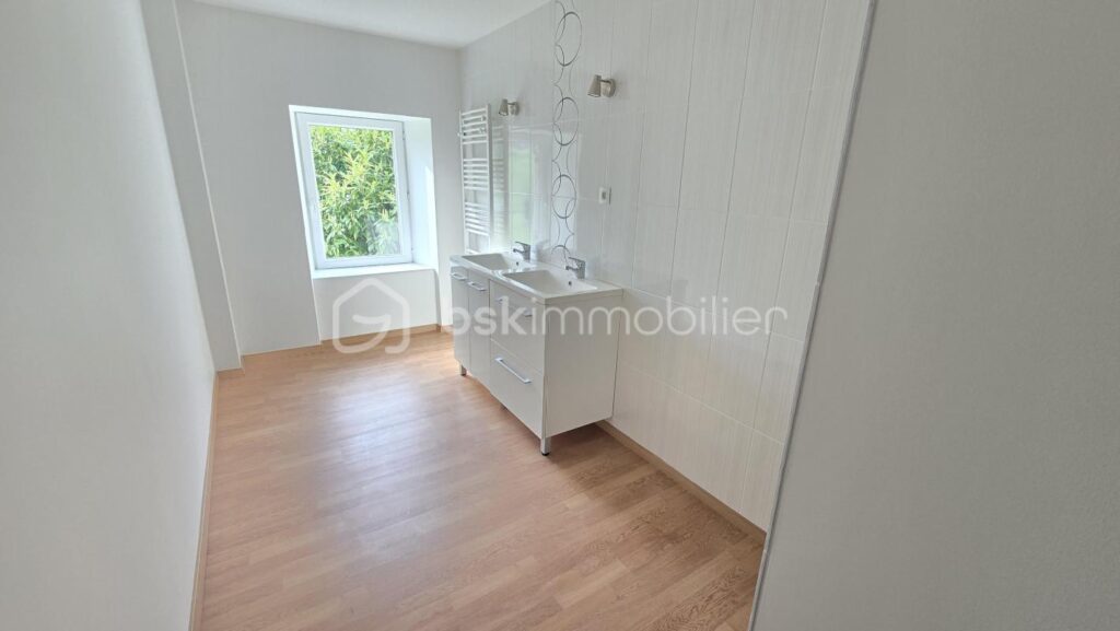 Charentaise de plus de 300m2 avec étang et gite – 11 pièces – 6 chambres – 364 m²