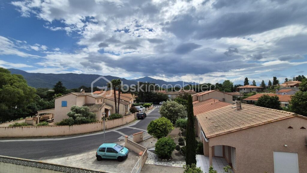 A VENDRE APPARTEMENT 4 PIECES DE 83M² REFAIT A NEUF A ARGELES SUR MER -COTE VILLAGE – PROCHE DE TOUS LES COMMERCES ET DES ECOLES – TROIS CHAMBRES – VUE SUR LES ALBERES – 5 pièces – 3 chambres – 83 m²