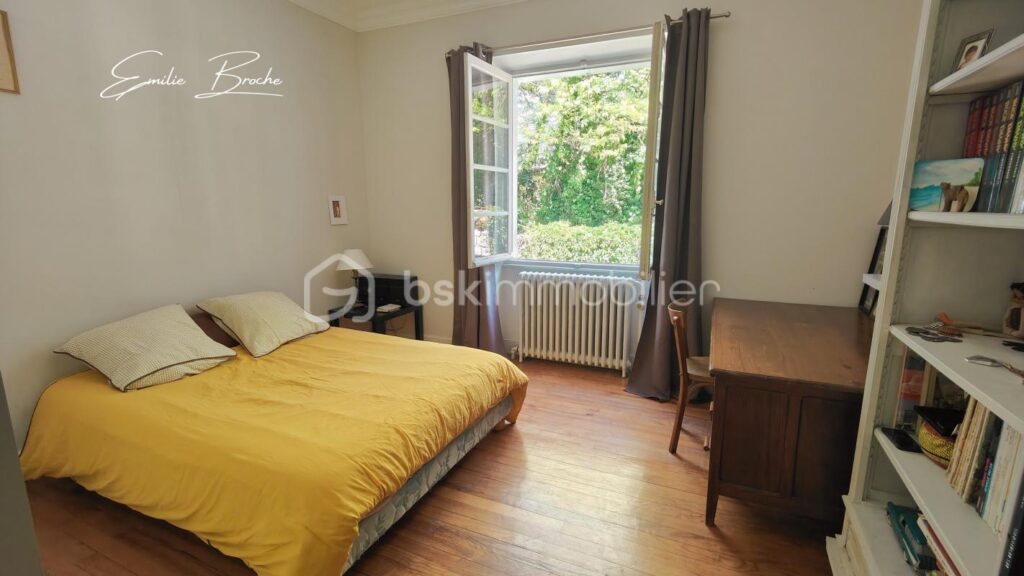 Maison bourgeoise – 10 pièces – 5 chambres – 190 m²