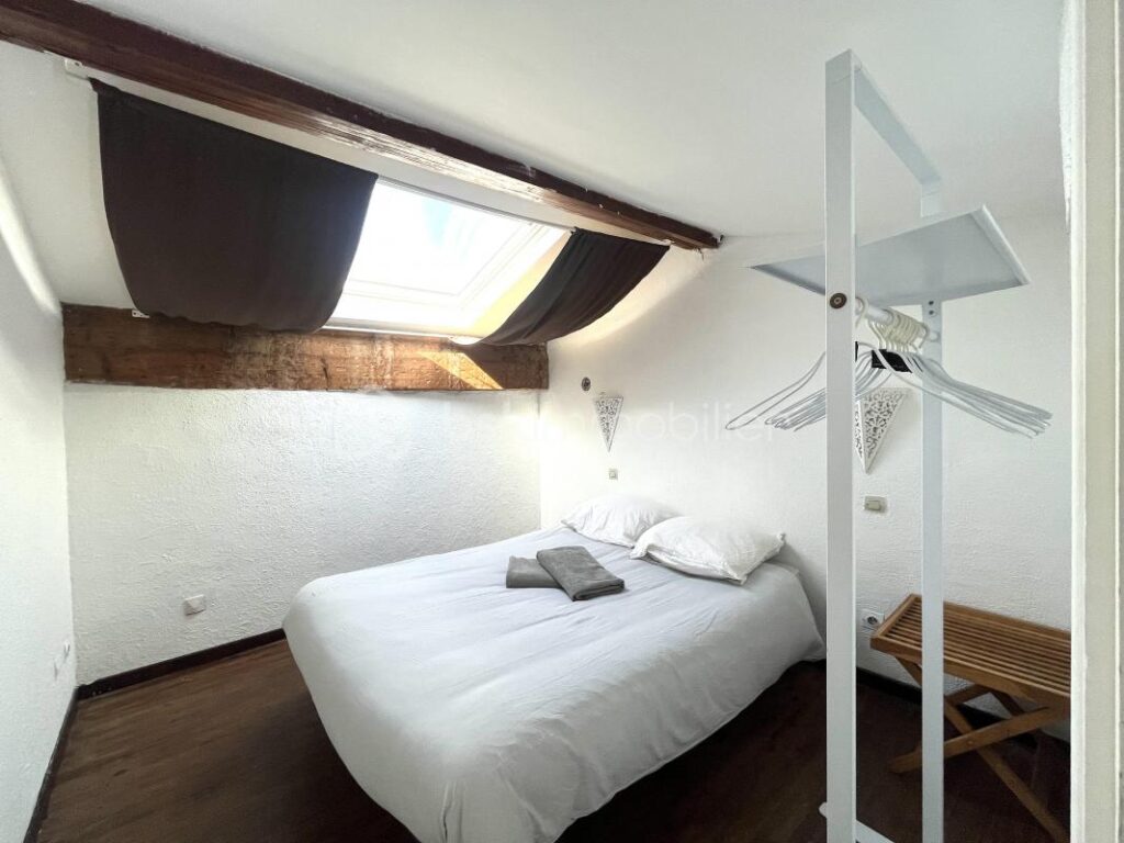 Sur les quais de Sète Duplex 4 pièces au dernier étage avec vue canal & charme authentique ! – 4 pièces – 3 chambres – 90 m²