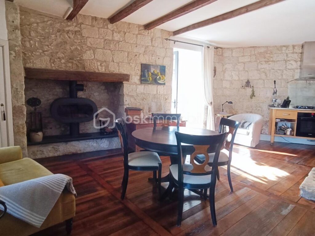 Maison de charme avec vue panoramique et piscine d’exception – 5 pièces – 2 chambres – 118 m²