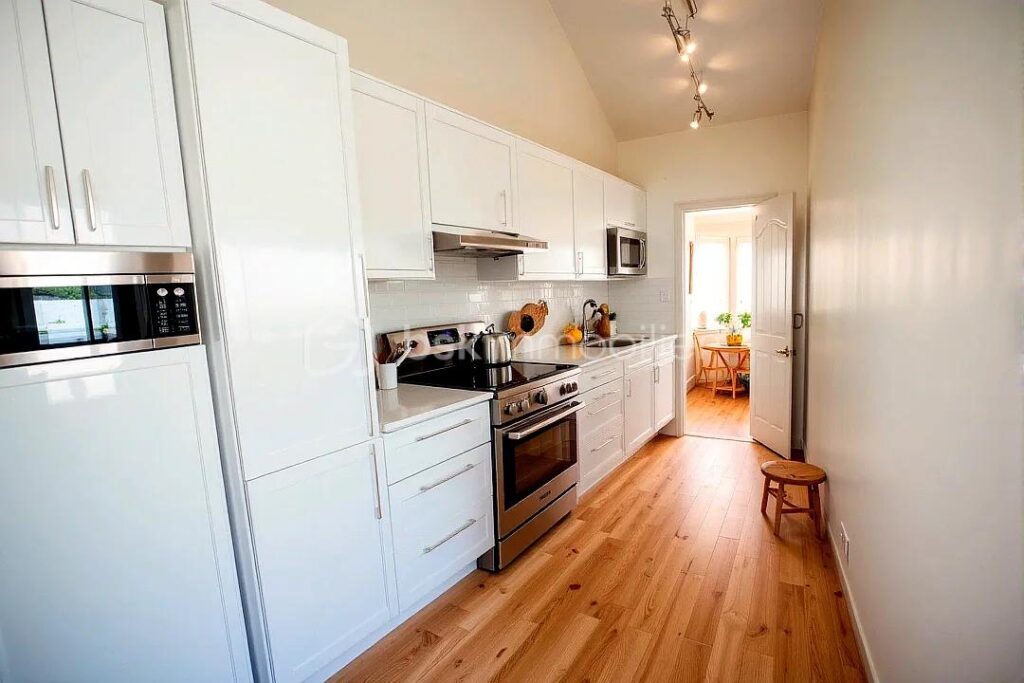 Appartement spacieux au cinquième et dernier étage avec garage privé – 5 pièces – 2 chambres – 88 m²