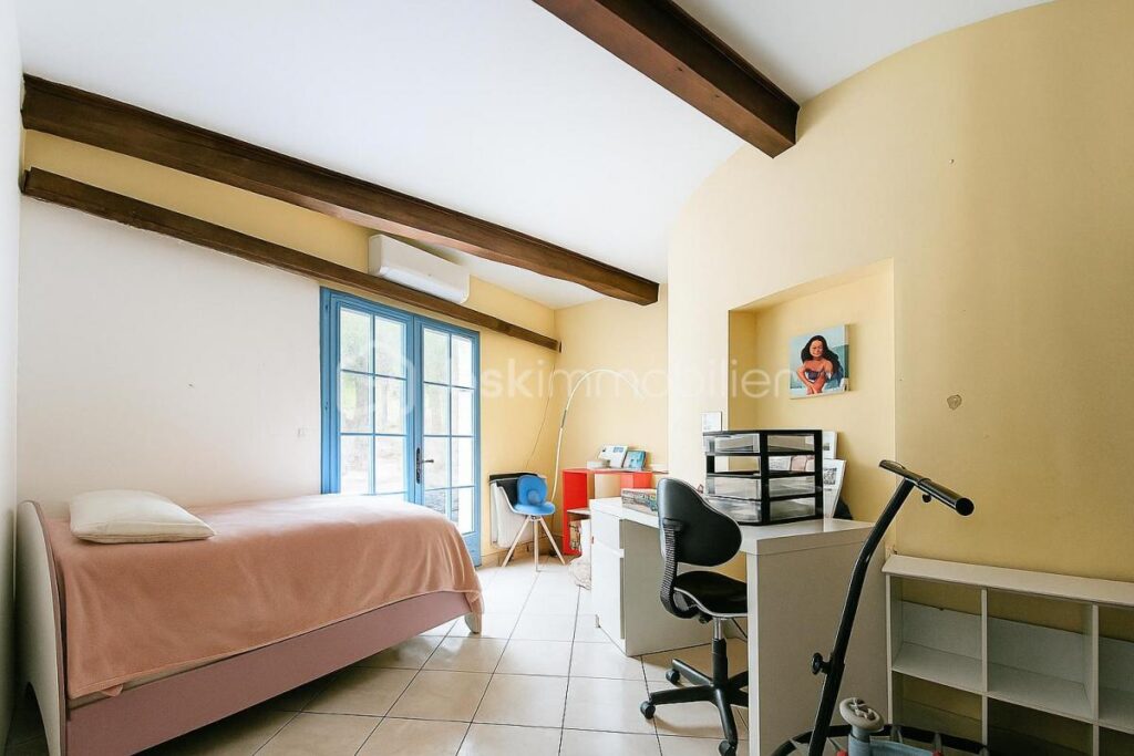 Grande maison familiale de 287 m² avec jardin, piscine et garage – Bédarieux – 11 pièces – 4 chambres – 287 m²