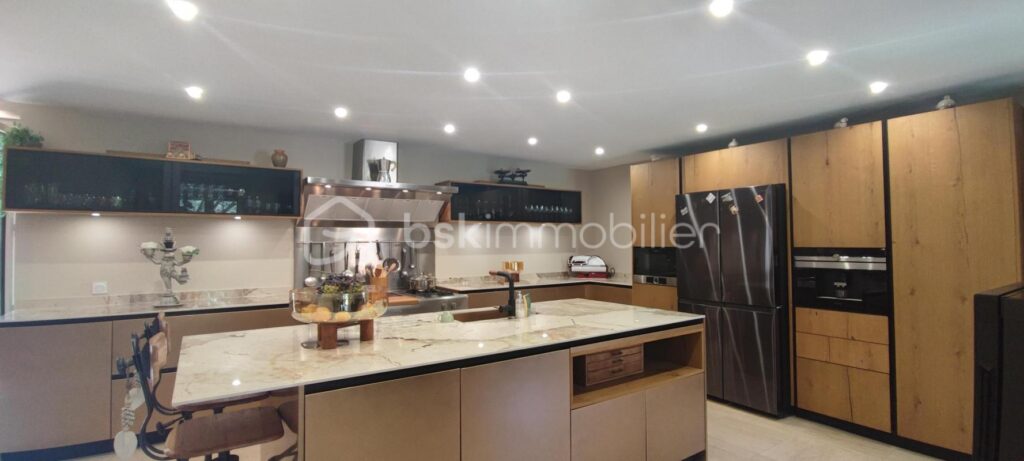 merveilleuse villa de caractere avec T2 indépendant piscine – 7 pièces – 4 chambres – 180 m²