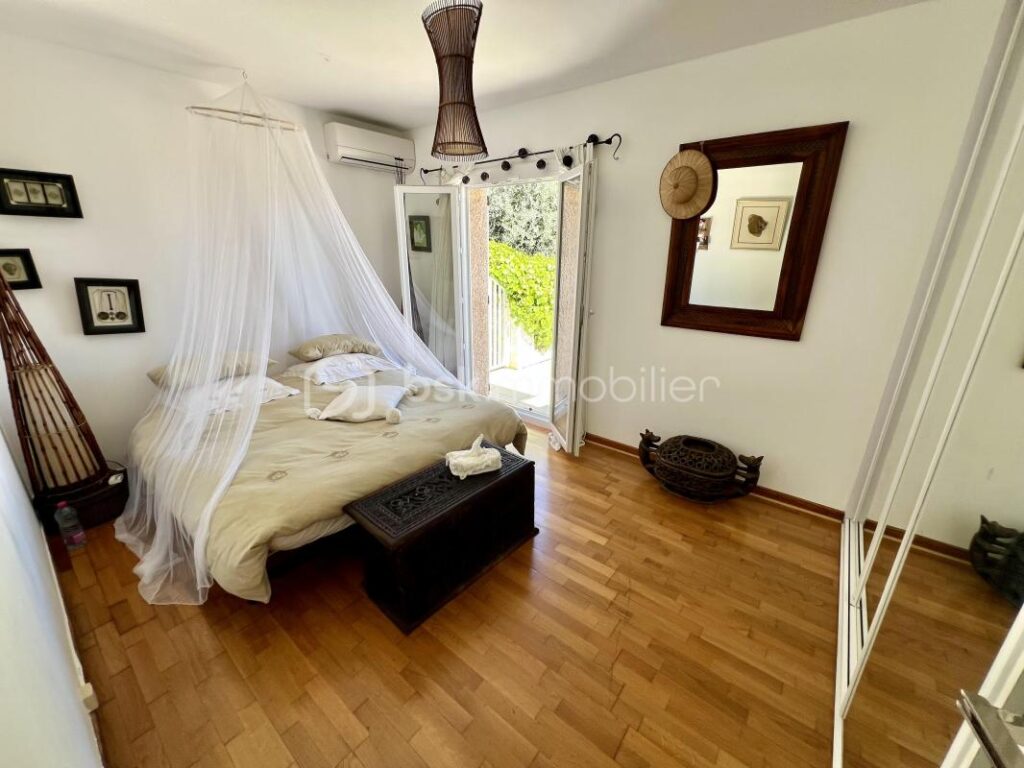 Nice (Saint Pancrace) – Villa d’architecte – Vue mer – Piscine – 6 pièces – 3 chambres – 181 m²