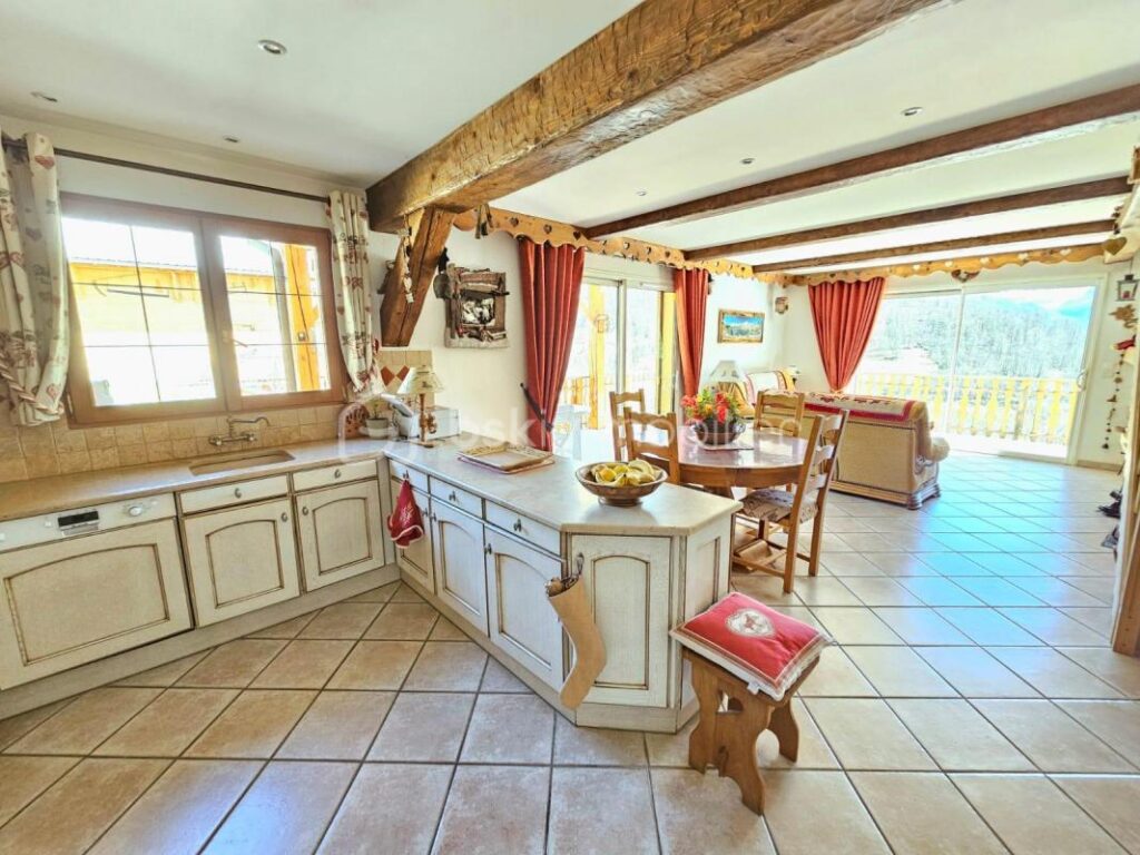 🏔 À VENDRE – Superbe chalet individuel lumineux avec vue panoramique à Allos 🏡 – 6 pièces – 4 chambres – 250 m²