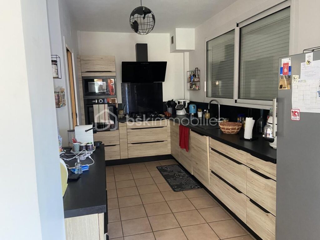 Maison avec piscine à vendre : Profitez de l&rsquo;évasion en ville ! – 5 pièces – 4 chambres – 140 m²