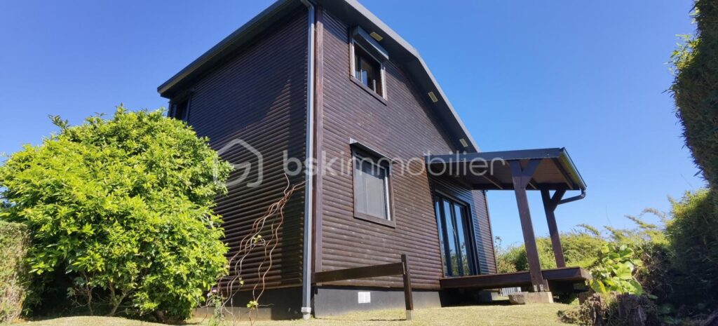 A VENDRE – VILLA – SAINT DENIS – LE BRULE – 8 pièces – 4 chambres – 267 m²