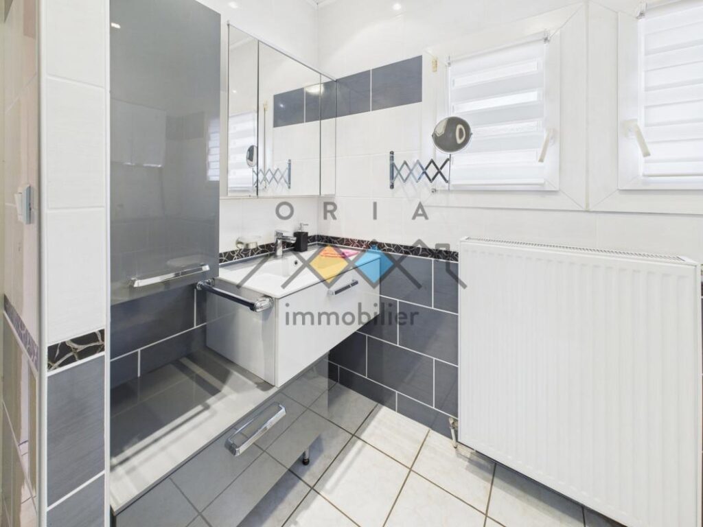 Maison – 5 pièces – 3 chambres – 100 m²