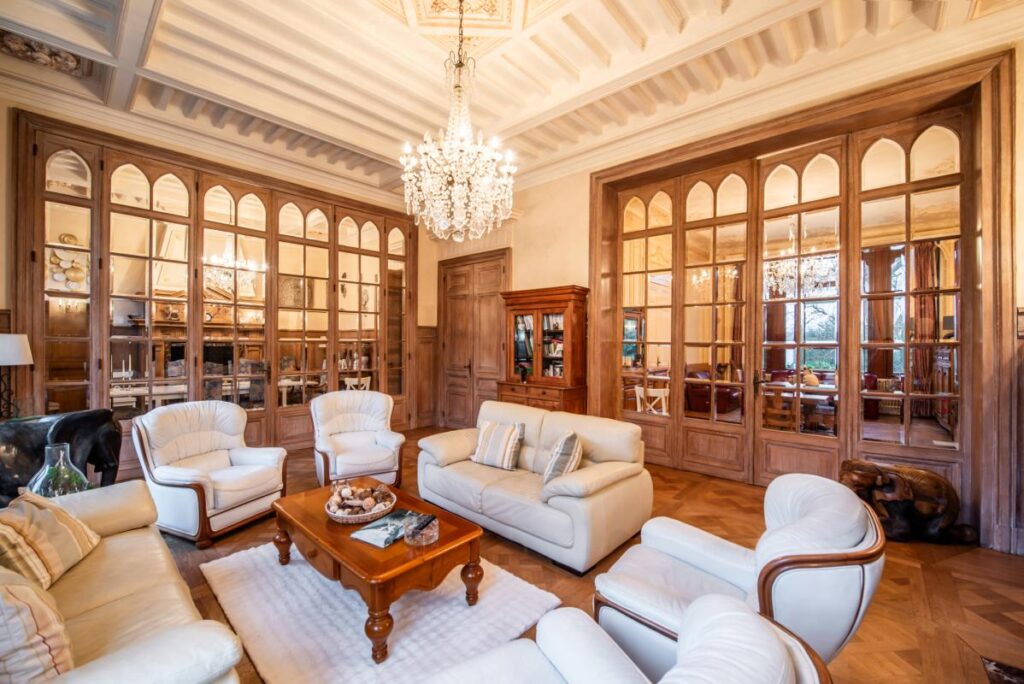 Manoir – 21 pièces – 8 chambres – 696 m²