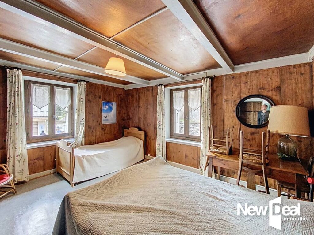 LES HOUCHES – MAISON DE PAYS – 15 pièces – 12 Chambres – 330 m² environ – Terrain 1897 m² – 15 pièces – 12 chambres – 333 m²