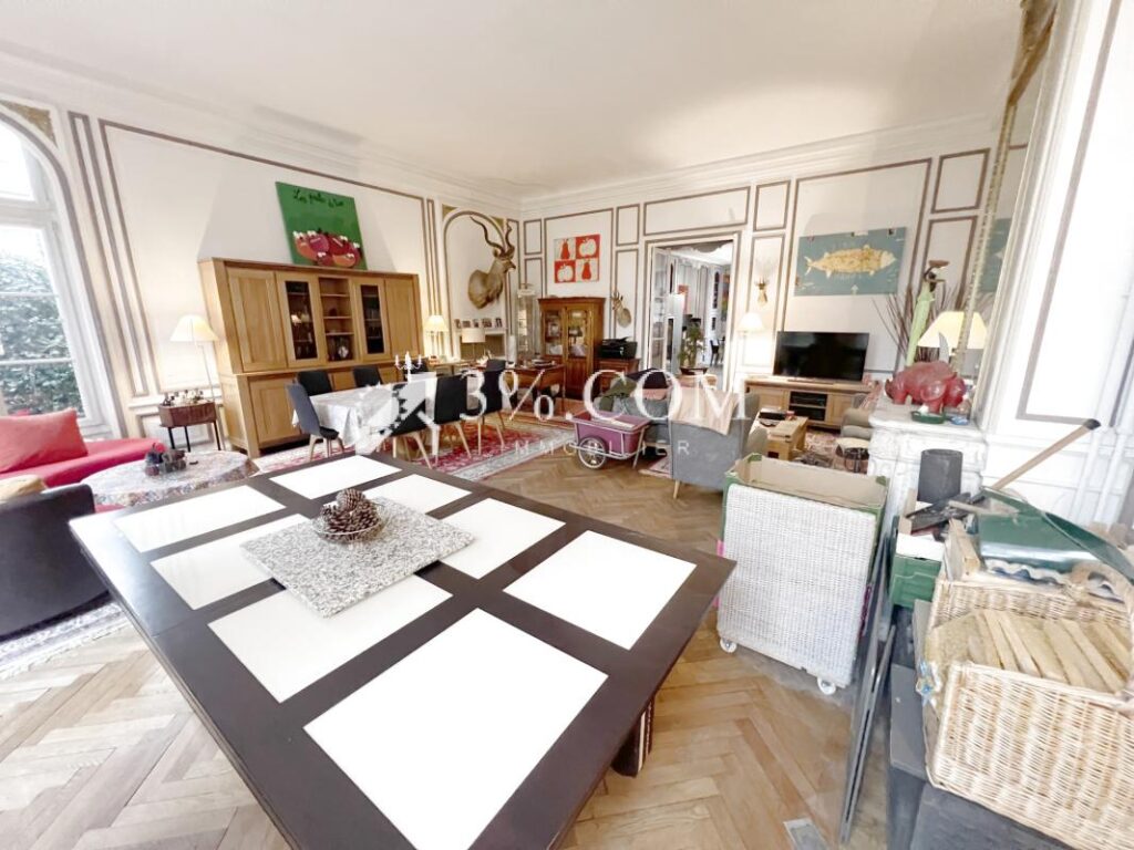 Ensemble Immobilier de Prestige ( Maison +Pavillon +Appartem – 10 pièces – 6 chambres – 369 m²