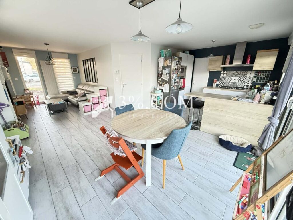 MAISON INDIVIDUELLE RCENTE 4 CH 102 M2 GRAND GARAGE ET JARDI – 5 pièces – 4 chambres – 102 m²